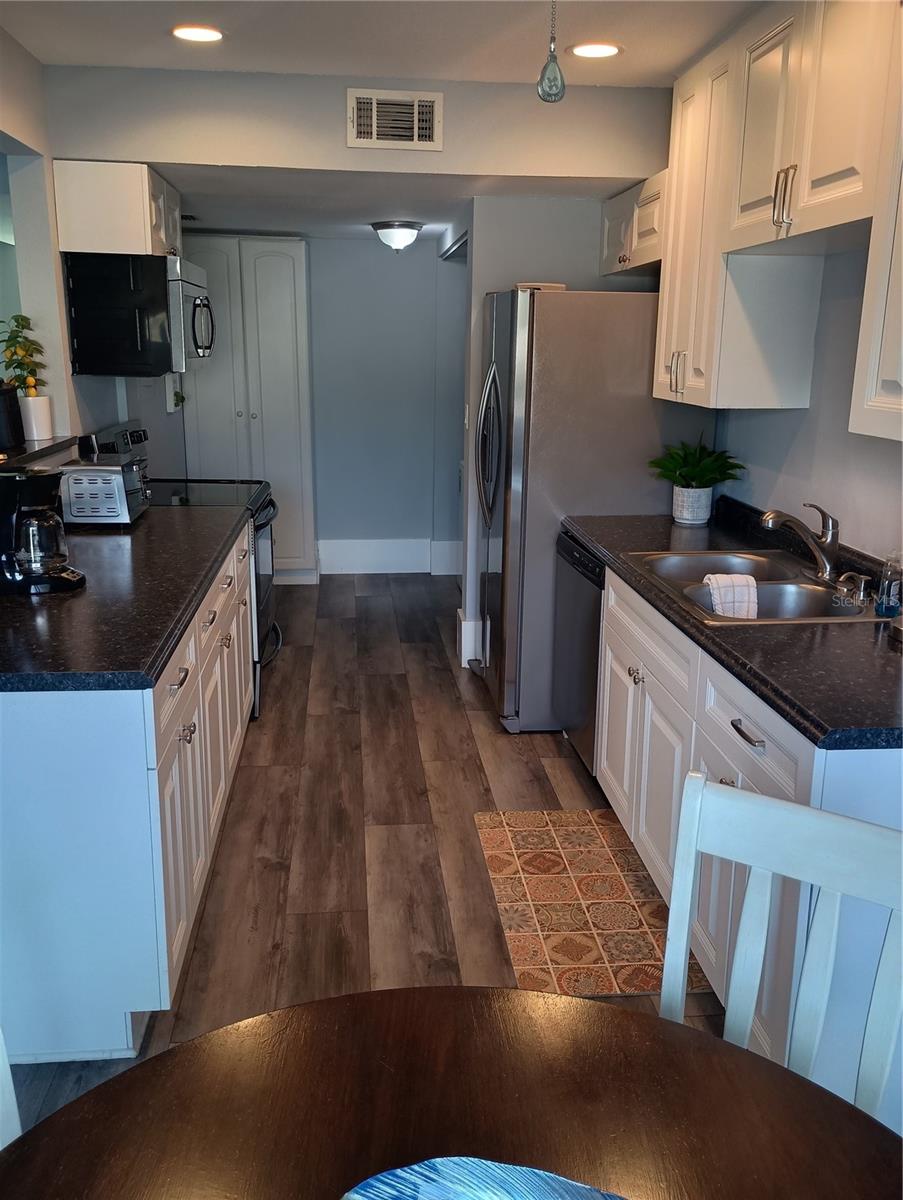 TOWNHOUSES IN THE CAY - Residential