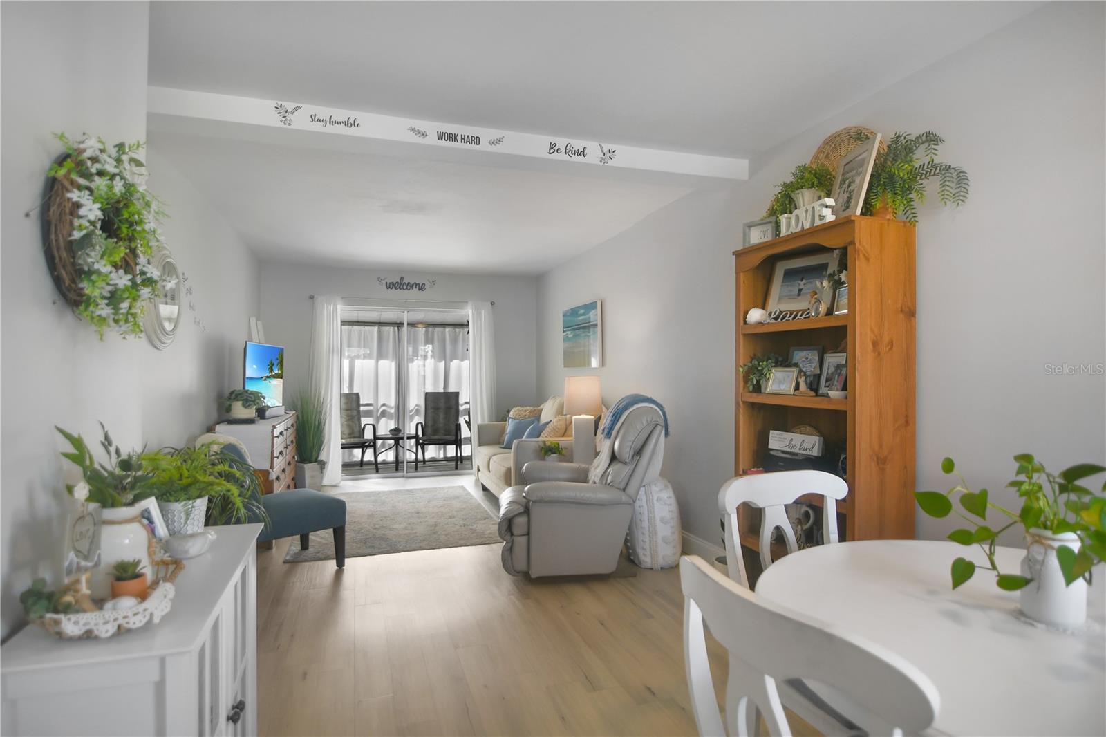 1864 SUNNY DRIVE F24