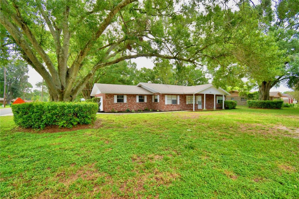 Photo of 1212 Lynn Avenue, Auburndale, FL 33823 (MLS # P4939299)