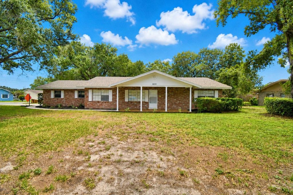 Photo of 1212 Lynn Avenue, Auburndale, FL 33823 (MLS # P4939299)