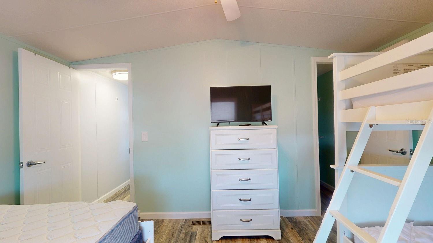 PINEWOOD CO-OP INC UNREC - Residential Lease