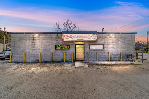 Tiny photo for 1408 NW 10th Street, Ocala, FL 34475 (MLS # OM695292)