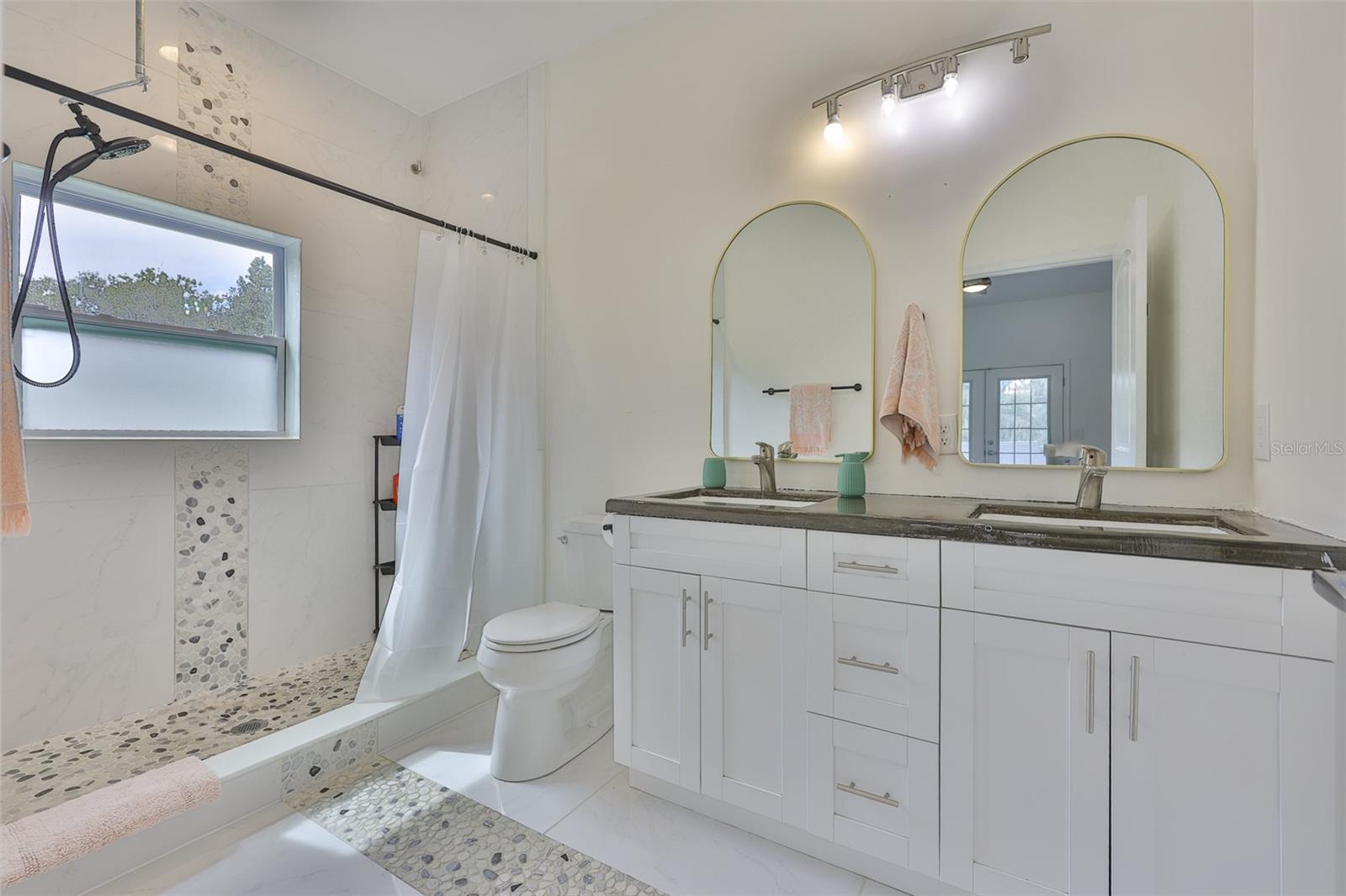 ROXY BAY - Residential