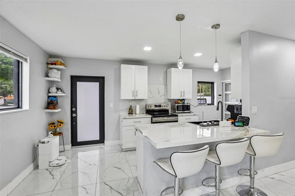 Photo of 1421 N 68th Terrace, Hollywood, FL 33024 (MLS # O6443238)