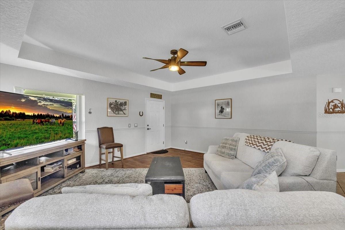 VOSS OAKS - Residential