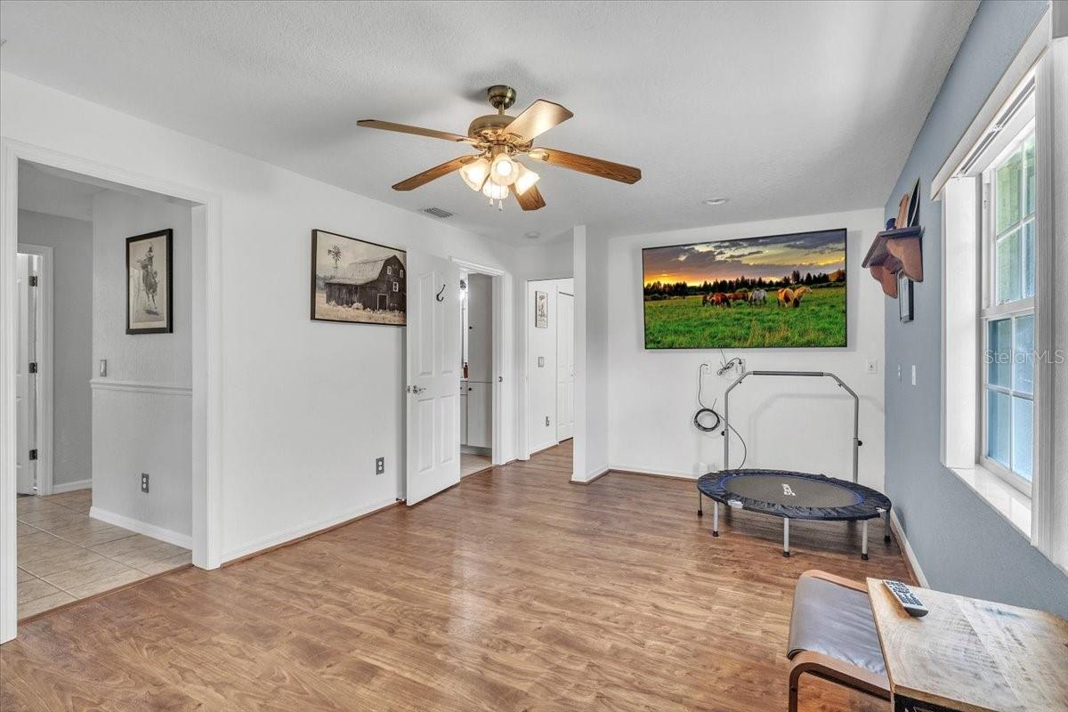 VOSS OAKS - Residential