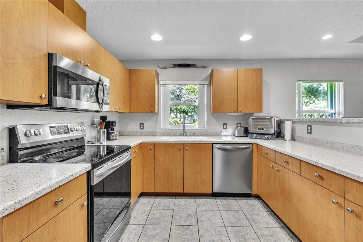 VOSS OAKS - Residential