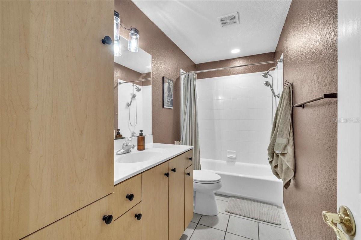 VOSS OAKS - Residential