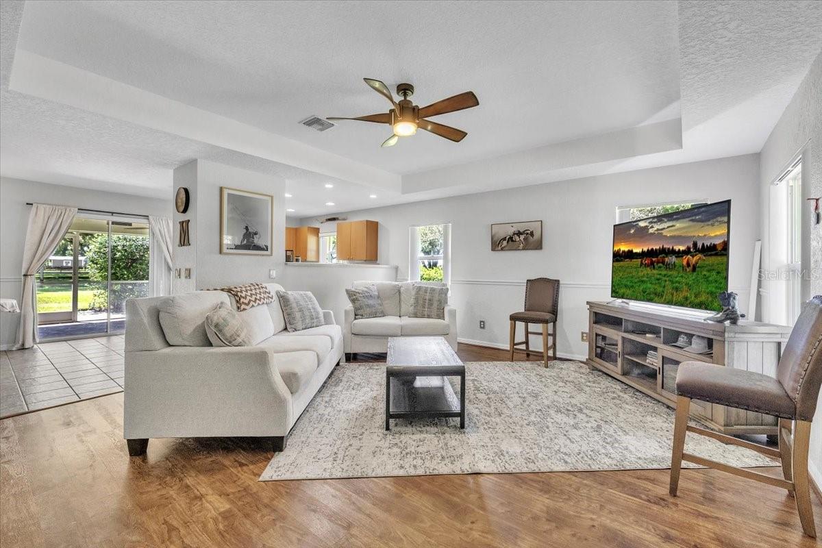 VOSS OAKS - Residential