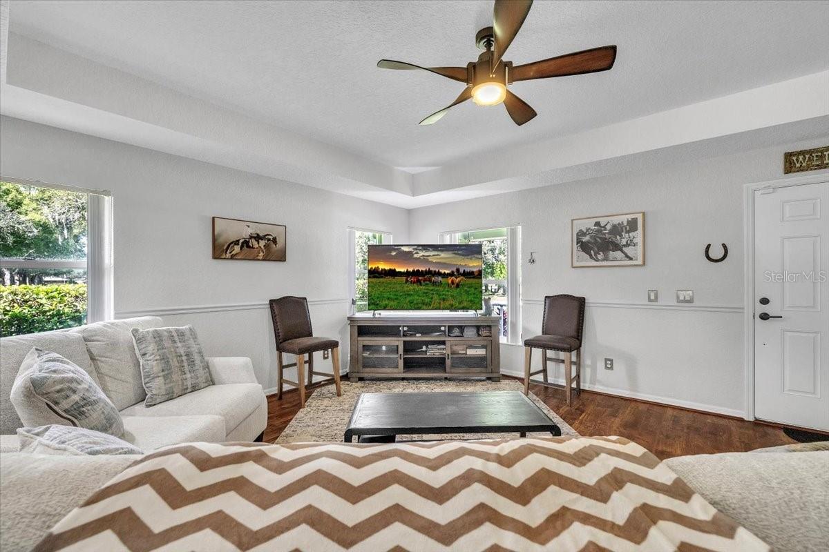 VOSS OAKS - Residential