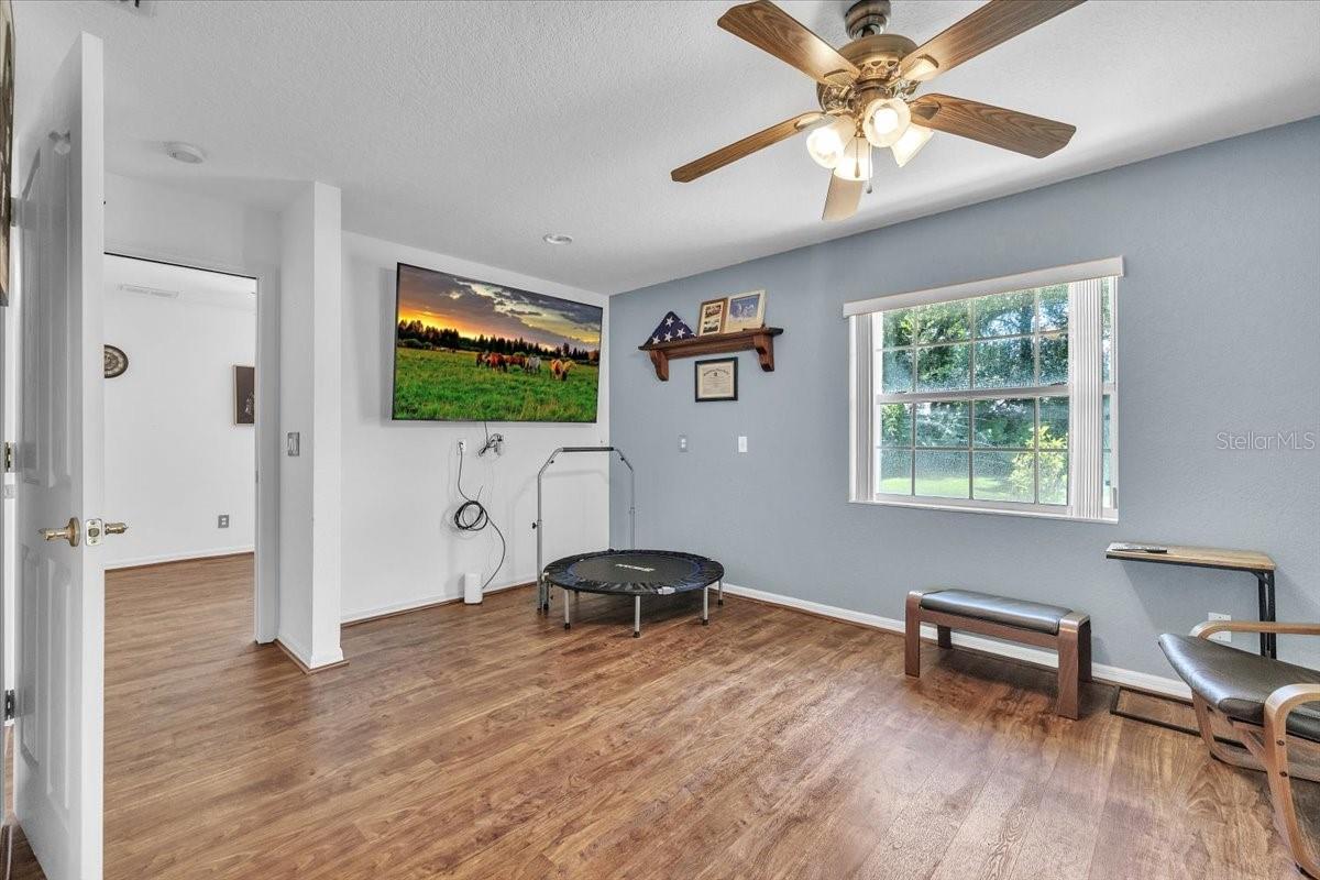 VOSS OAKS - Residential