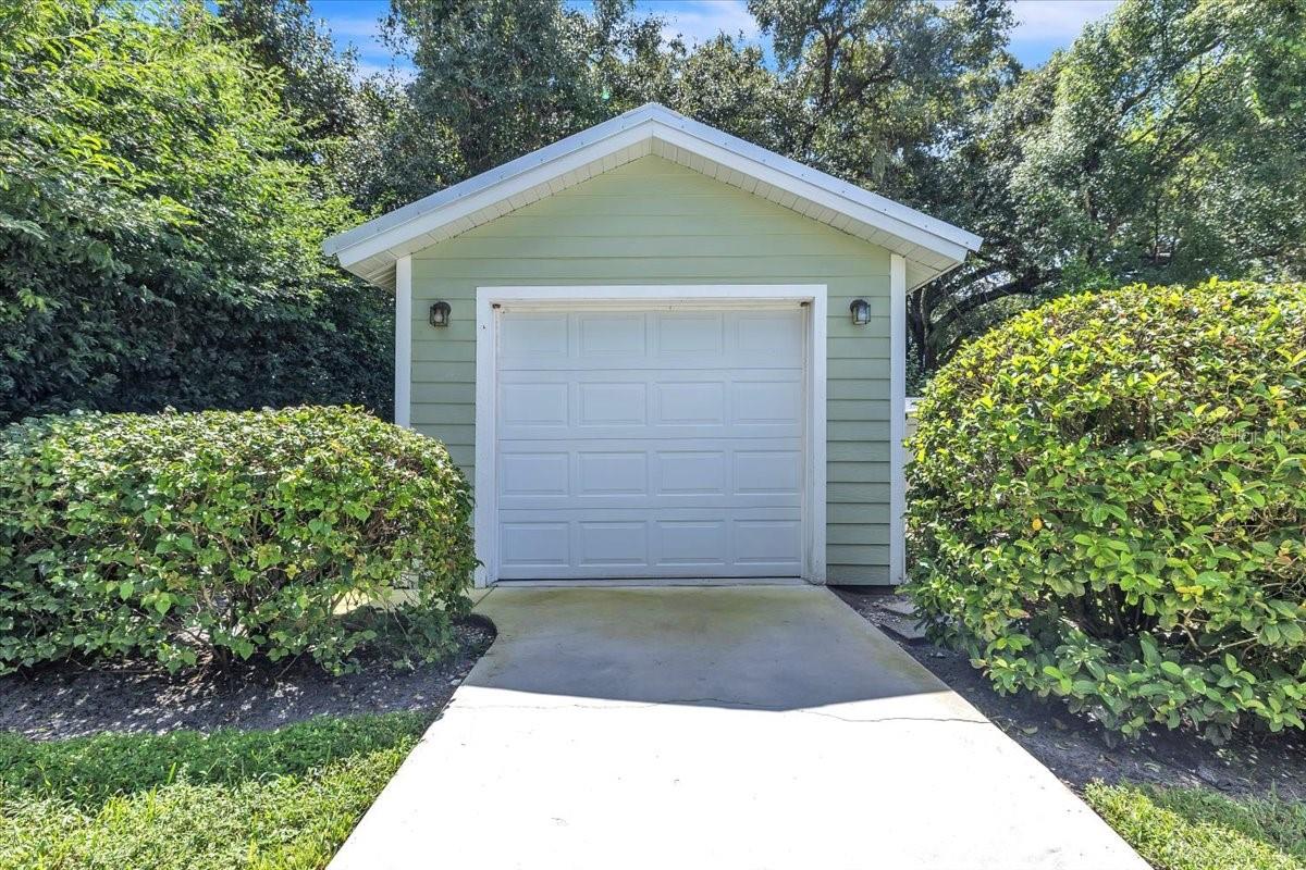 VOSS OAKS - Residential