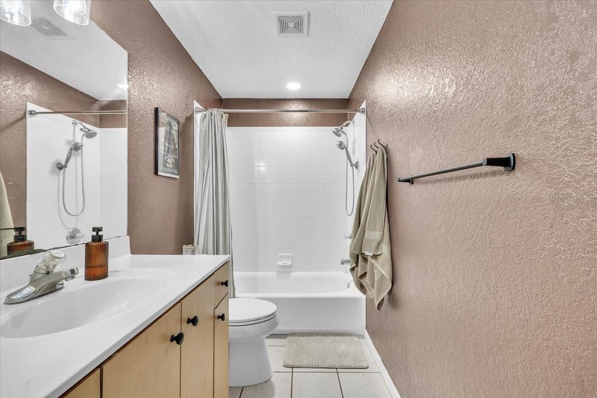 VOSS OAKS - Residential