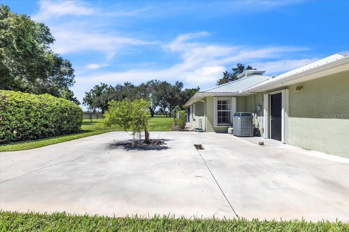 VOSS OAKS - Residential