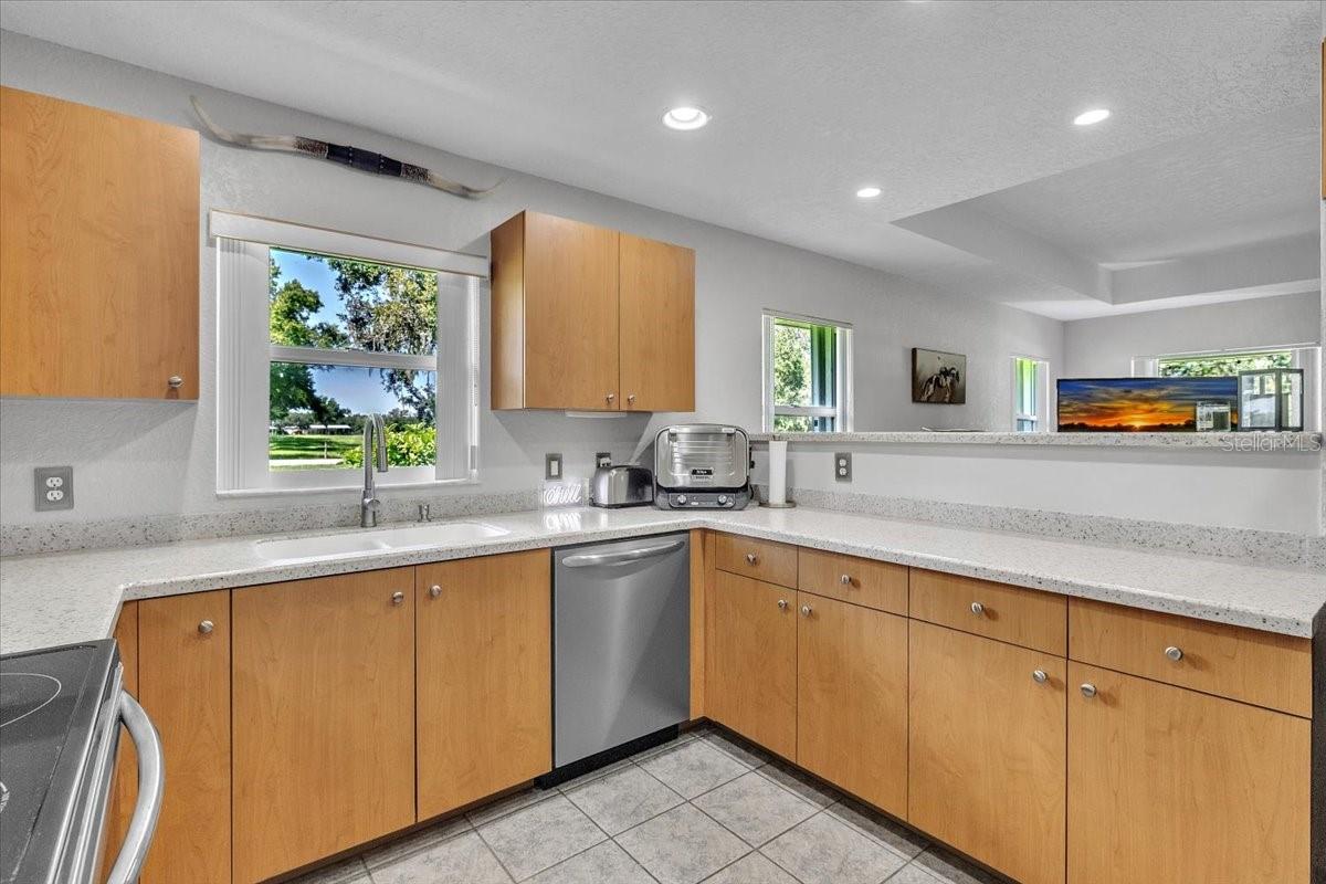 VOSS OAKS - Residential