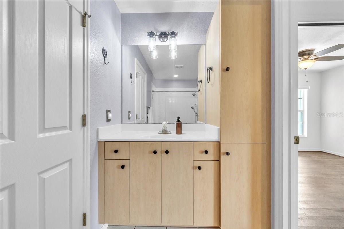 VOSS OAKS - Residential