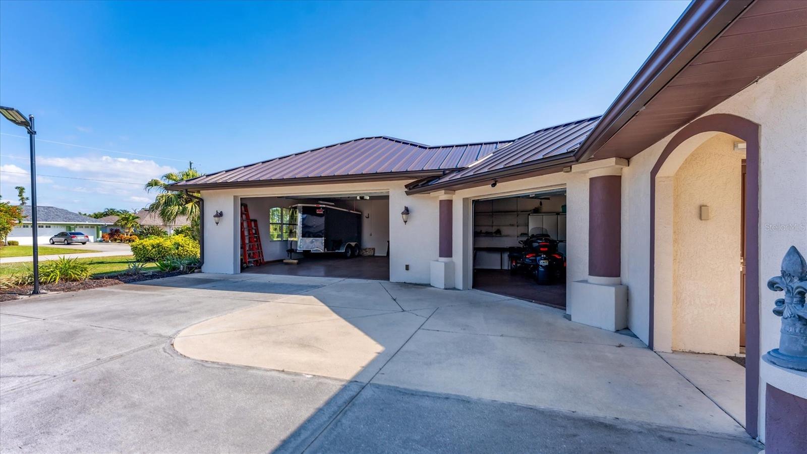 ROTONDA WEST BROADMOOR - Residential