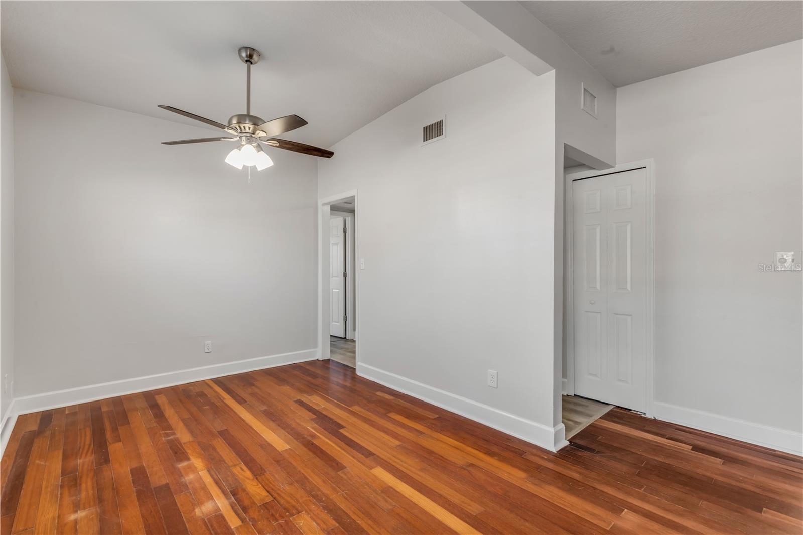 SUNSHINE GARDENS - Residential