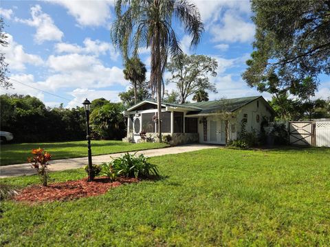 450 PALM AVENUE LAKE HELEN FL 32744