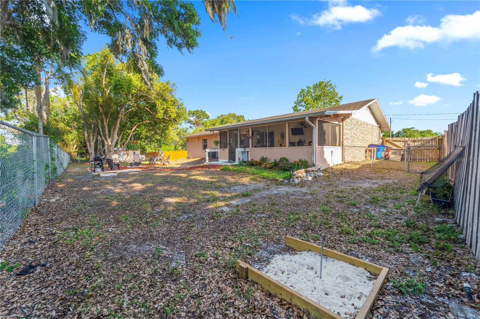 1620 CAROLYN COURT