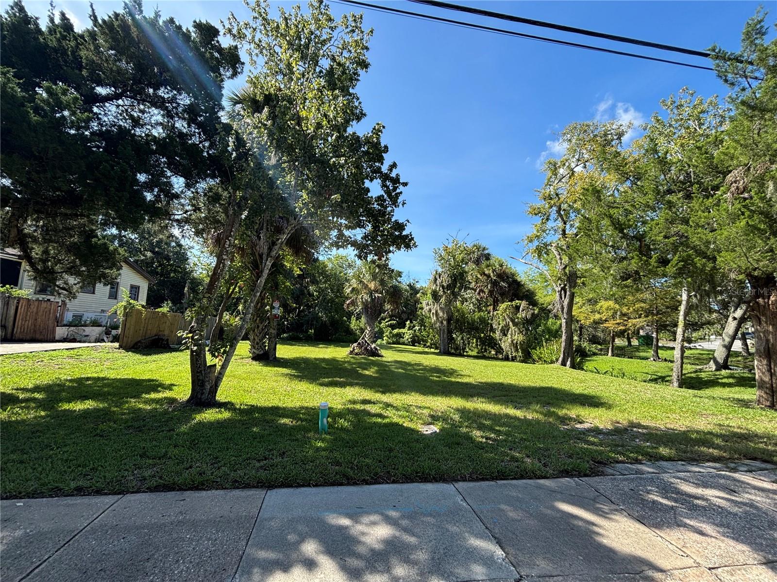 Lovely lot walking distance from Riverwalk Park, restaurants, and public transportation. Electric, water, and sewer available. Lot is buildable, but buyer needs to check county/city codes for type of dwelling that can be built on the property.