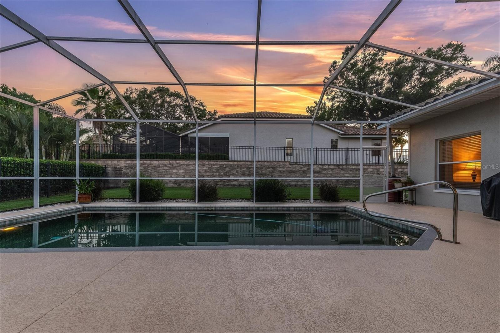 137 WOODCREEK DRIVE E
