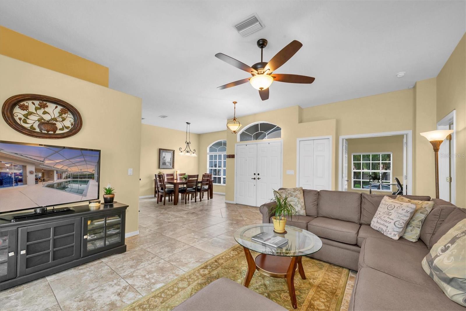 137 WOODCREEK DRIVE E