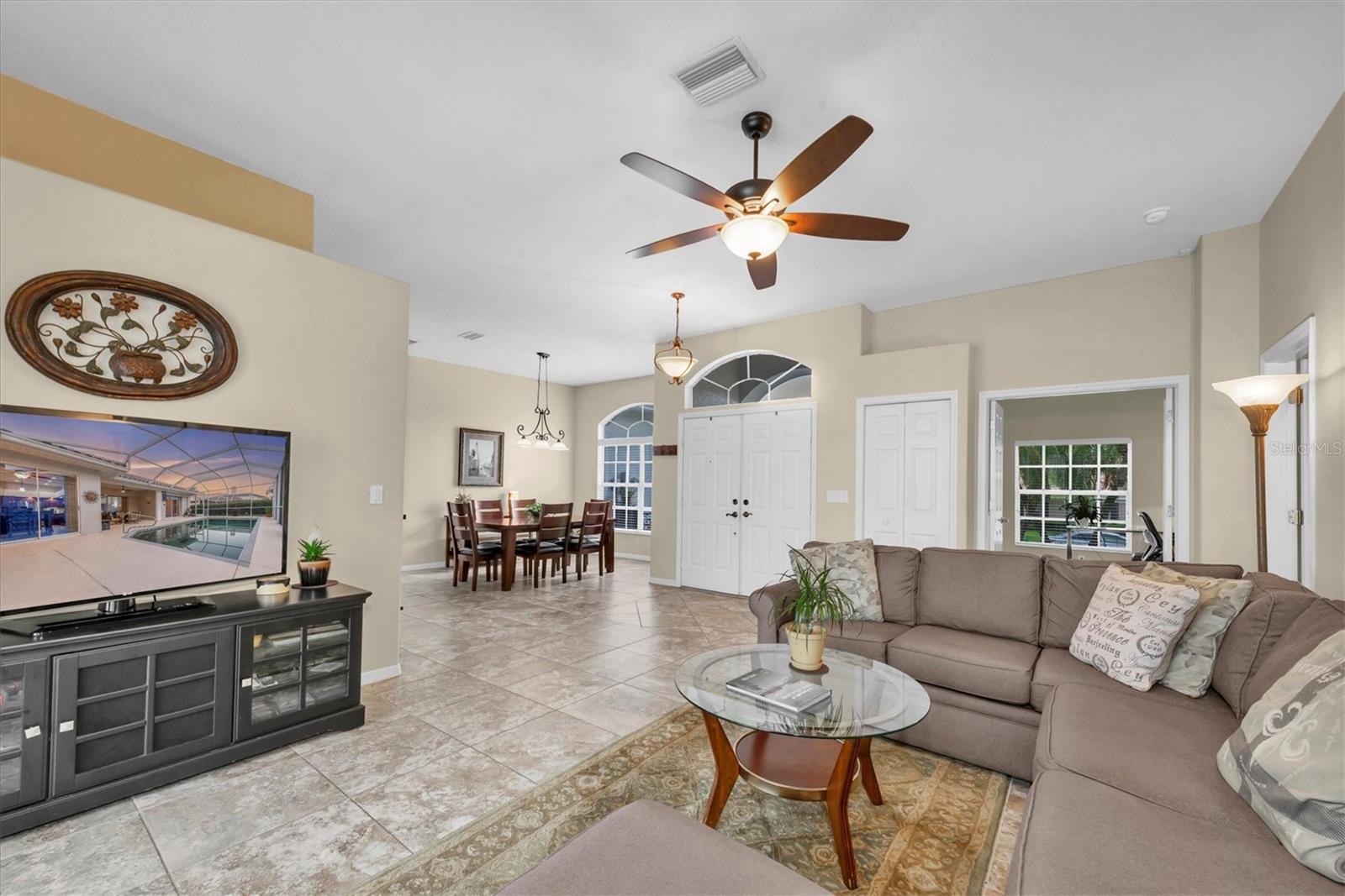137 WOODCREEK DRIVE E