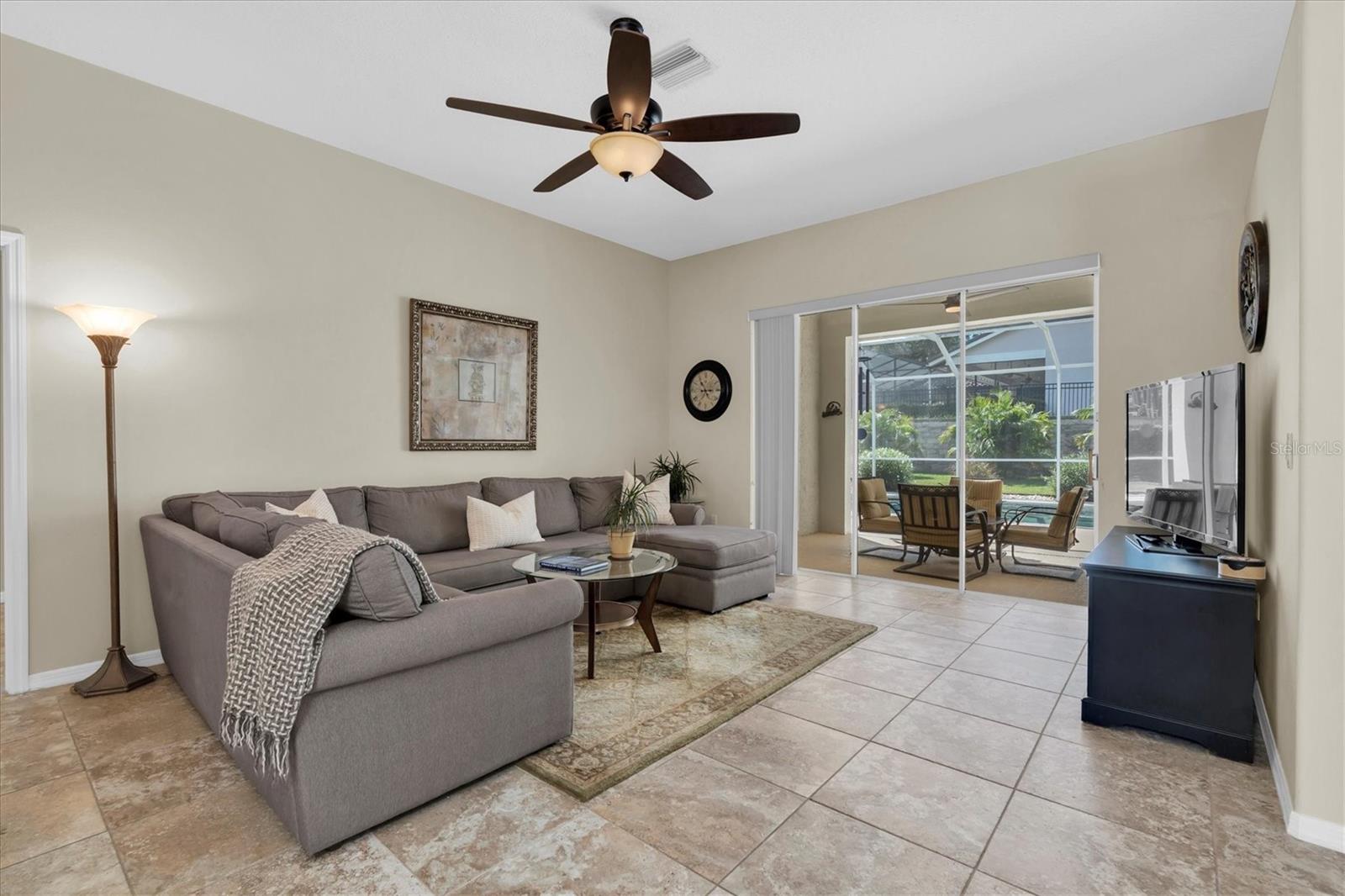 137 WOODCREEK DRIVE E