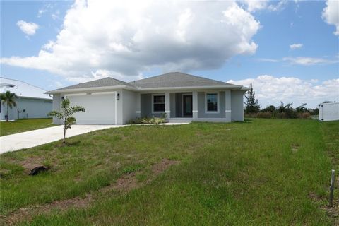 A home in PORT CHARLOTTE