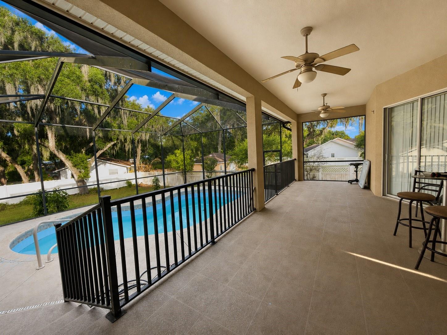DEESON BY LAKE - Residential