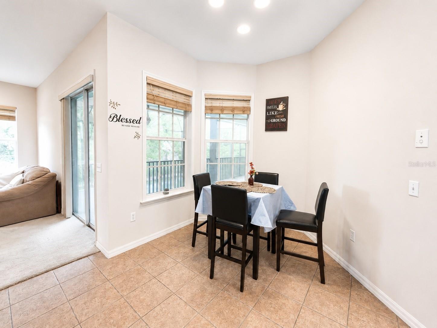DEESON BY LAKE - Residential