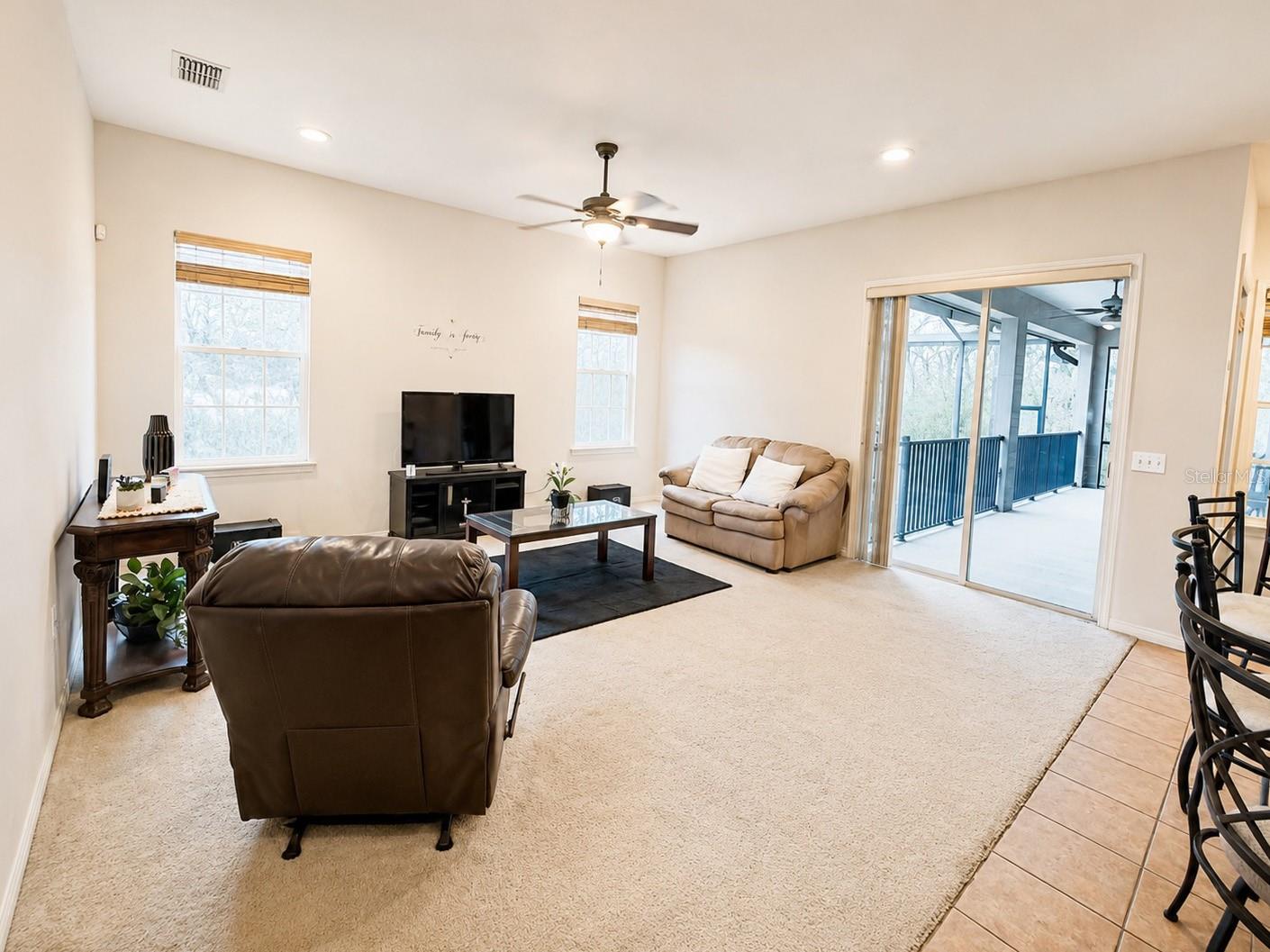 DEESON BY LAKE - Residential