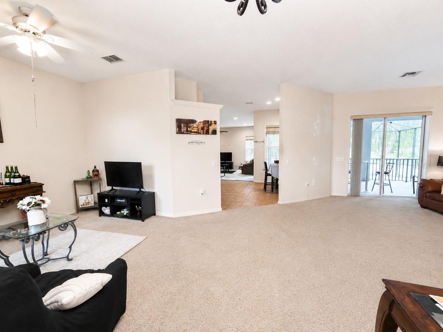 DEESON BY LAKE - Residential
