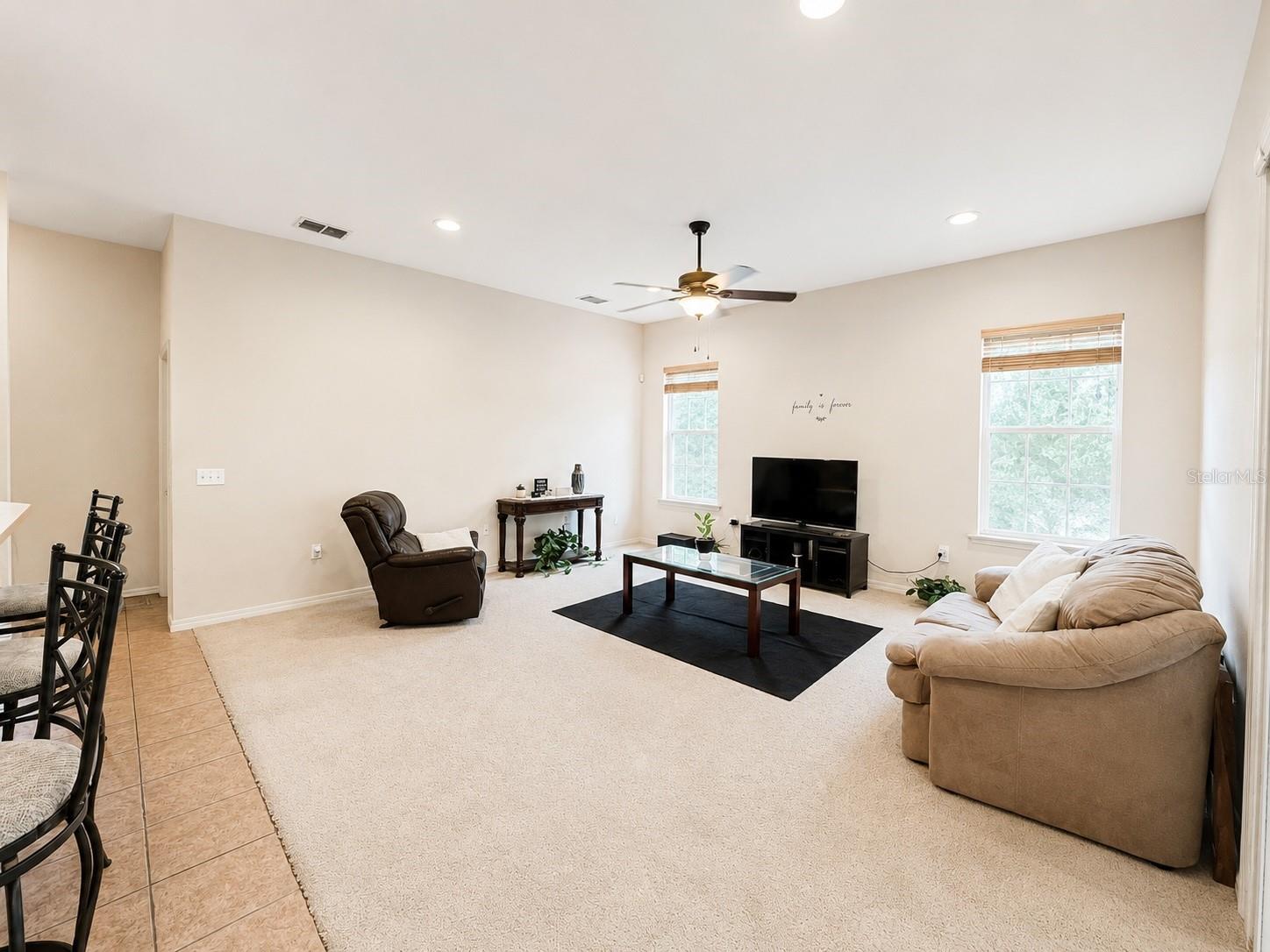 DEESON BY LAKE - Residential