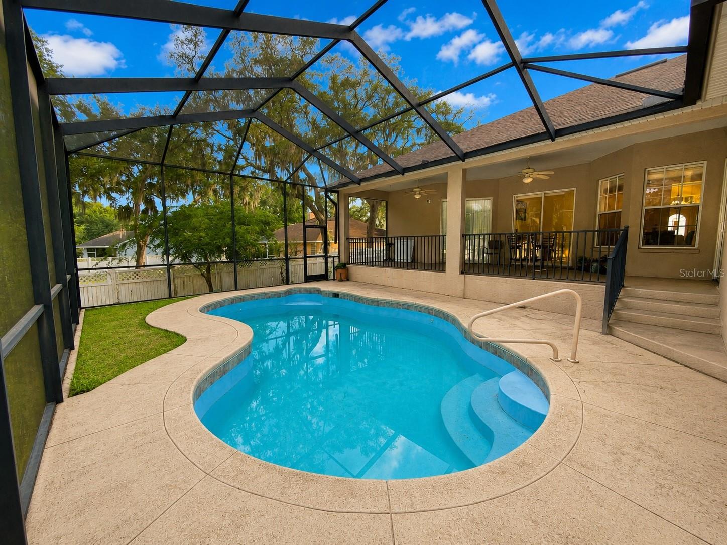 DEESON BY LAKE - Residential