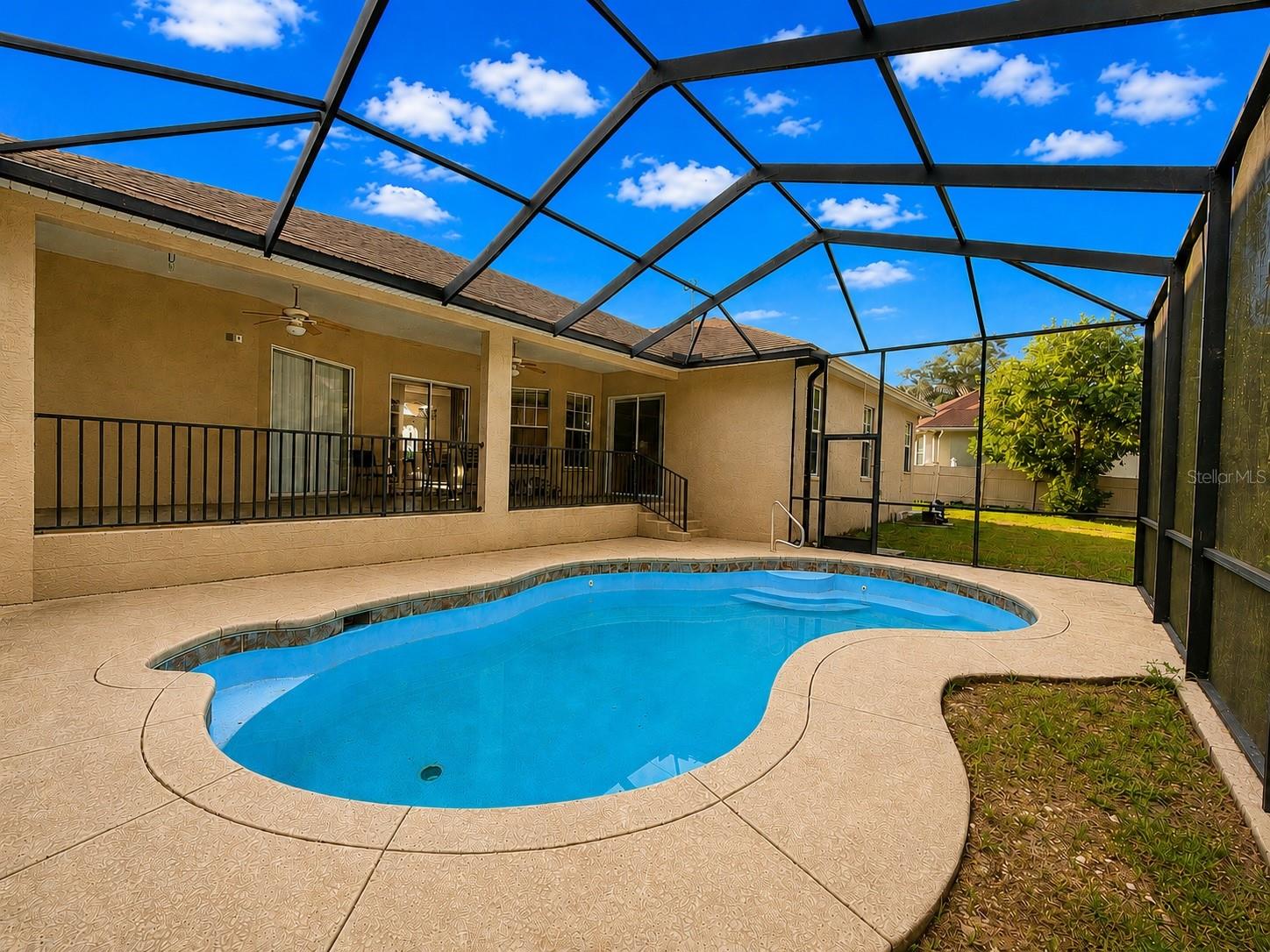 DEESON BY LAKE - Residential