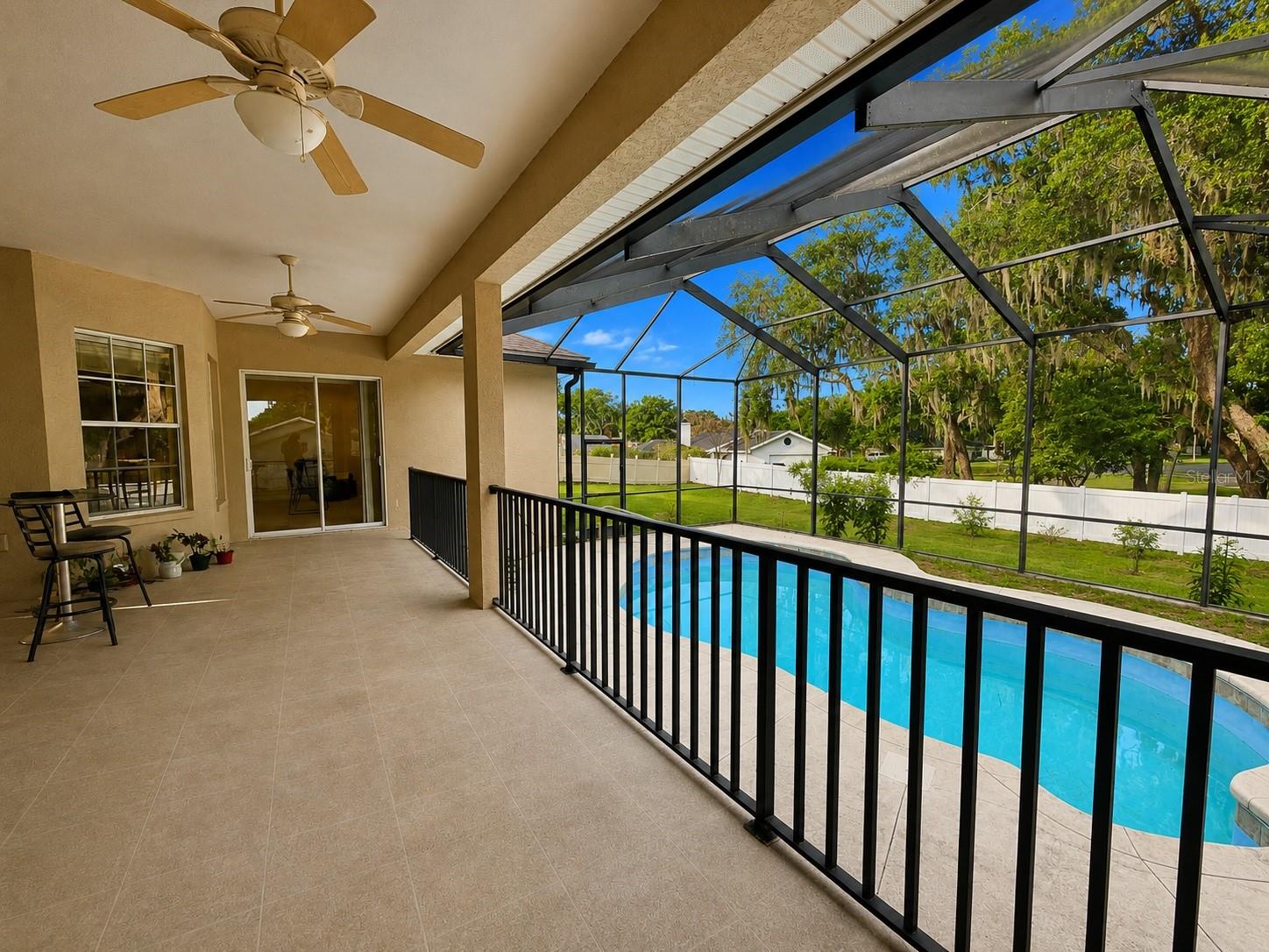 DEESON BY LAKE - Residential