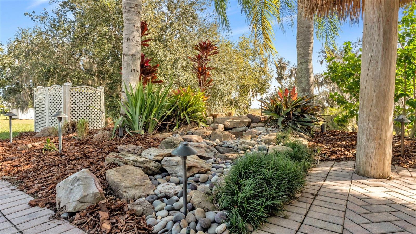 BAY LAKE RESIDENCE - Land