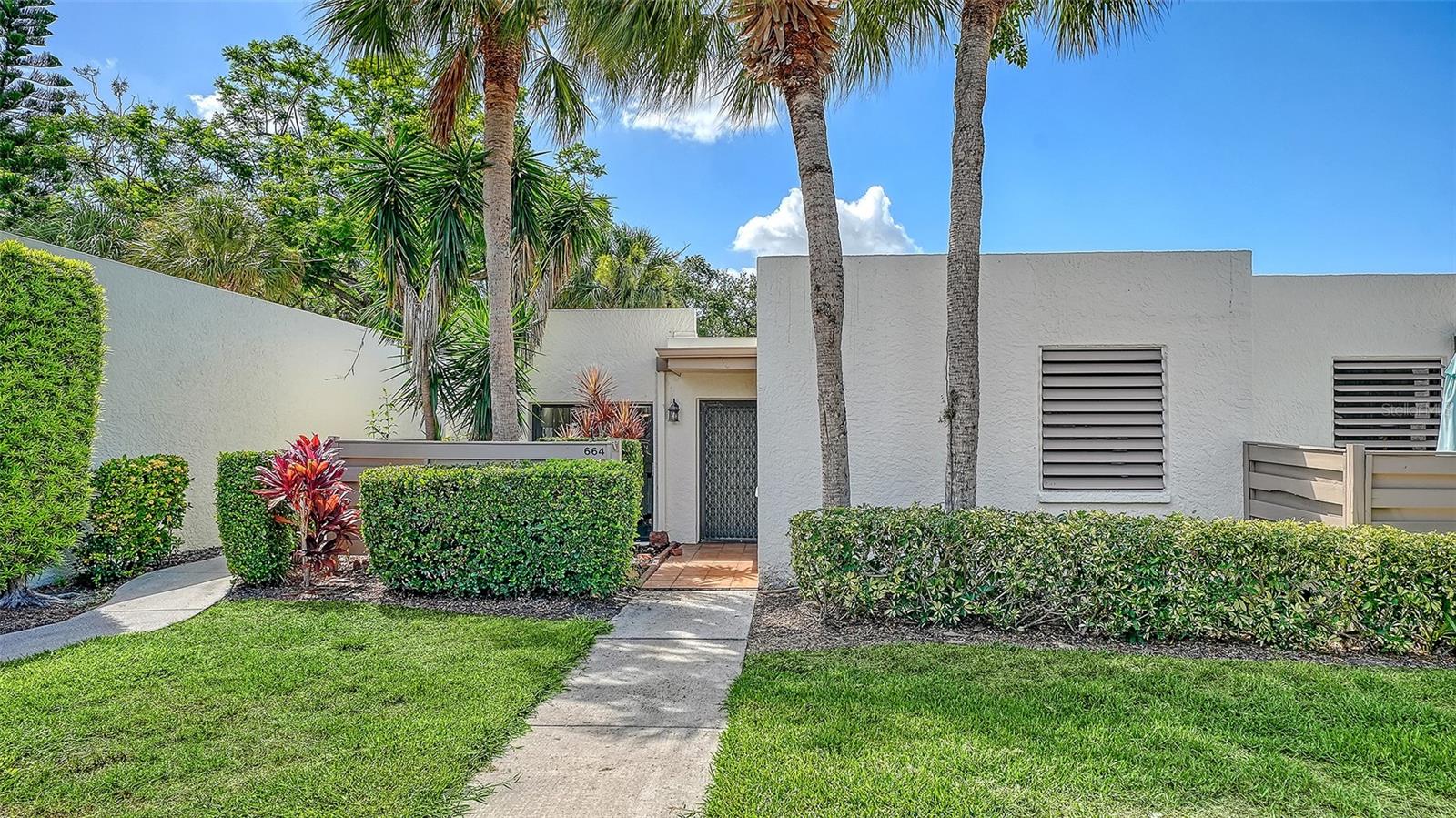 664 WOODLAWN DRIVE