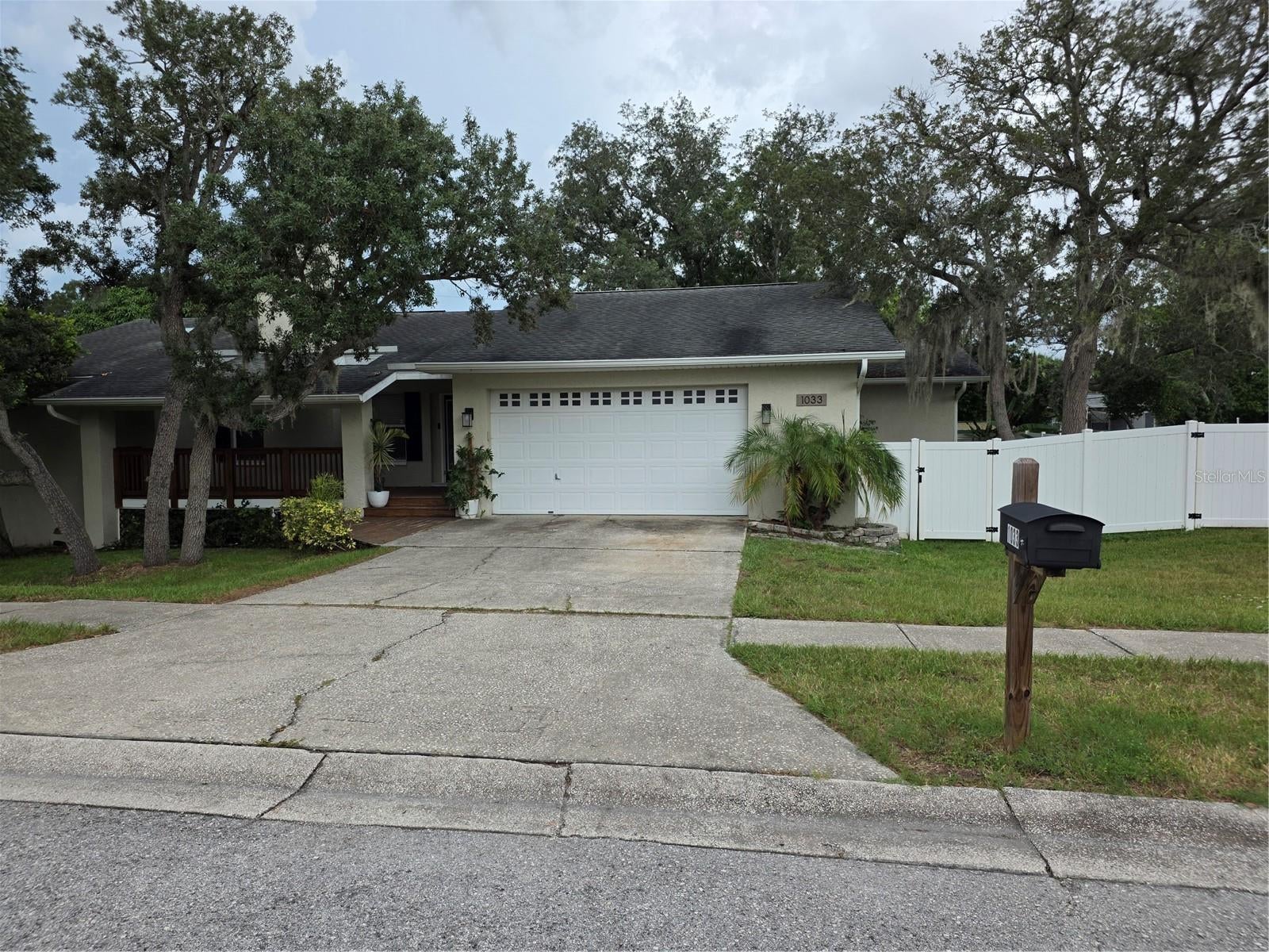 1033 ROSETREE LANE