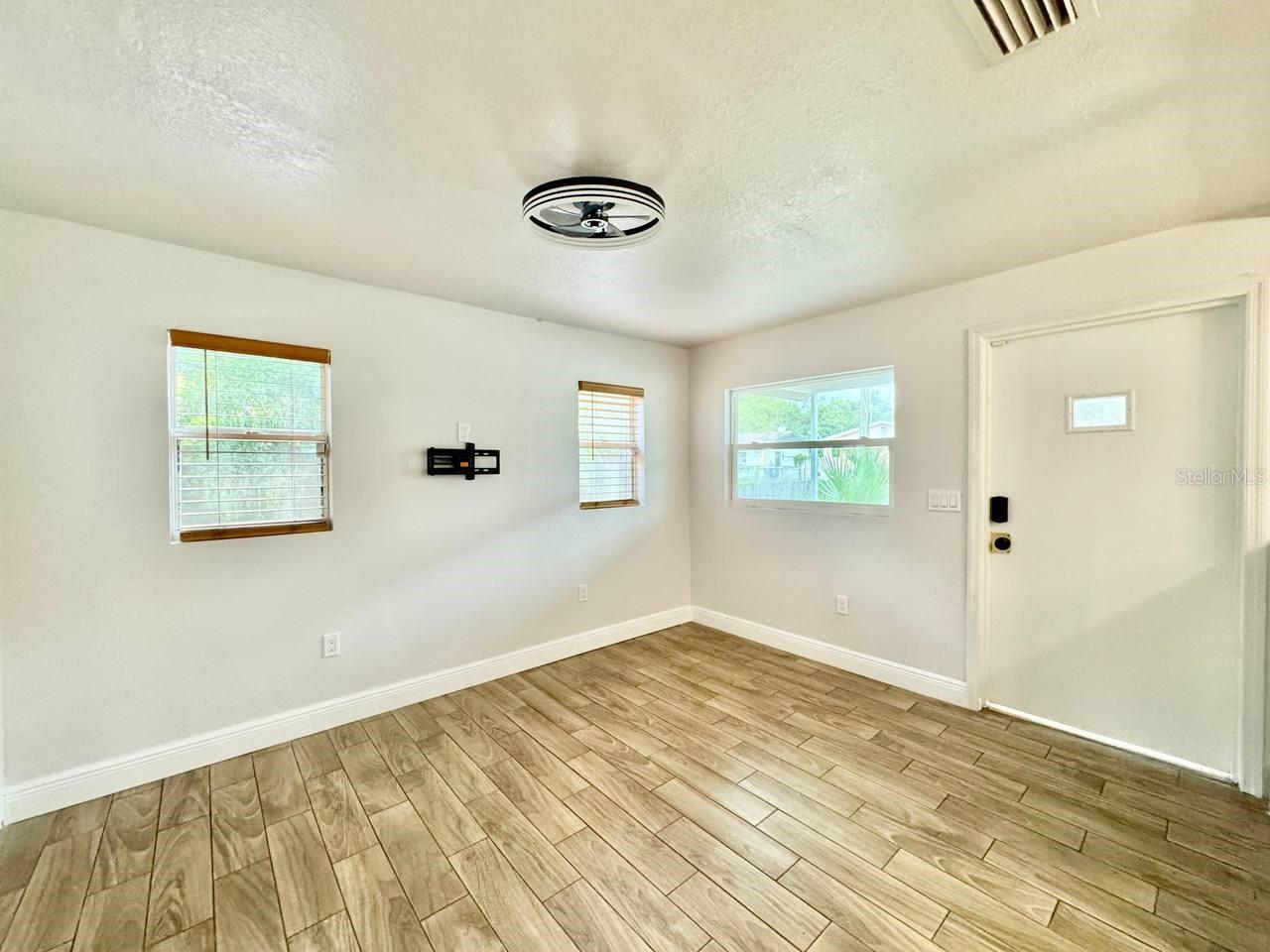 SULPHUR SPGS ADD - Residential Lease