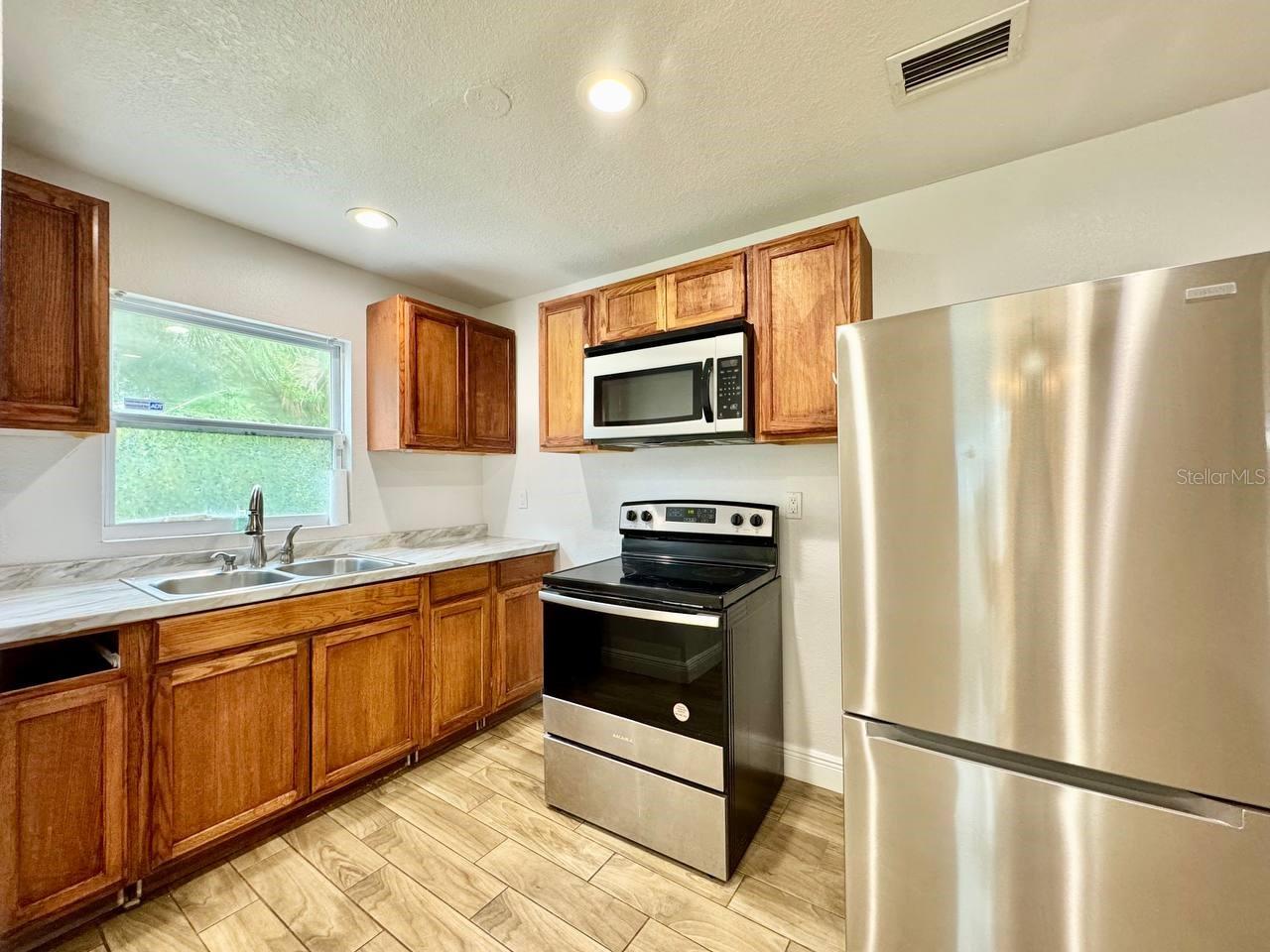 SULPHUR SPGS ADD - Residential Lease