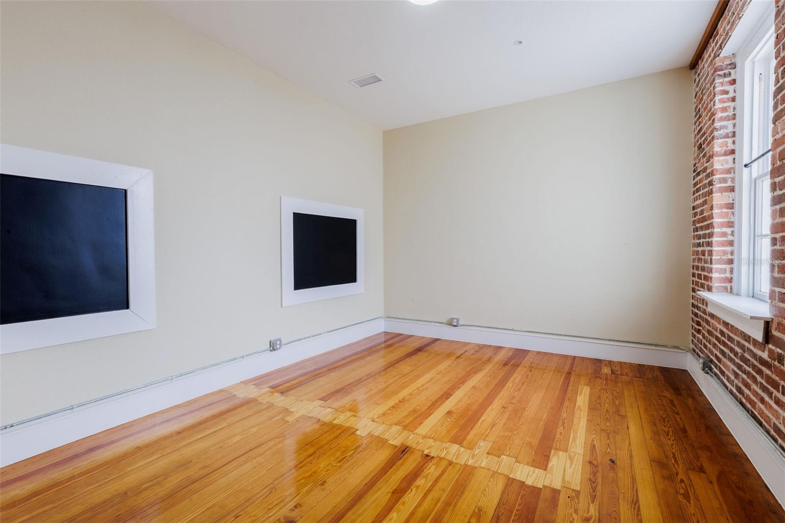 306 W WISCONSIN AVENUE 303
