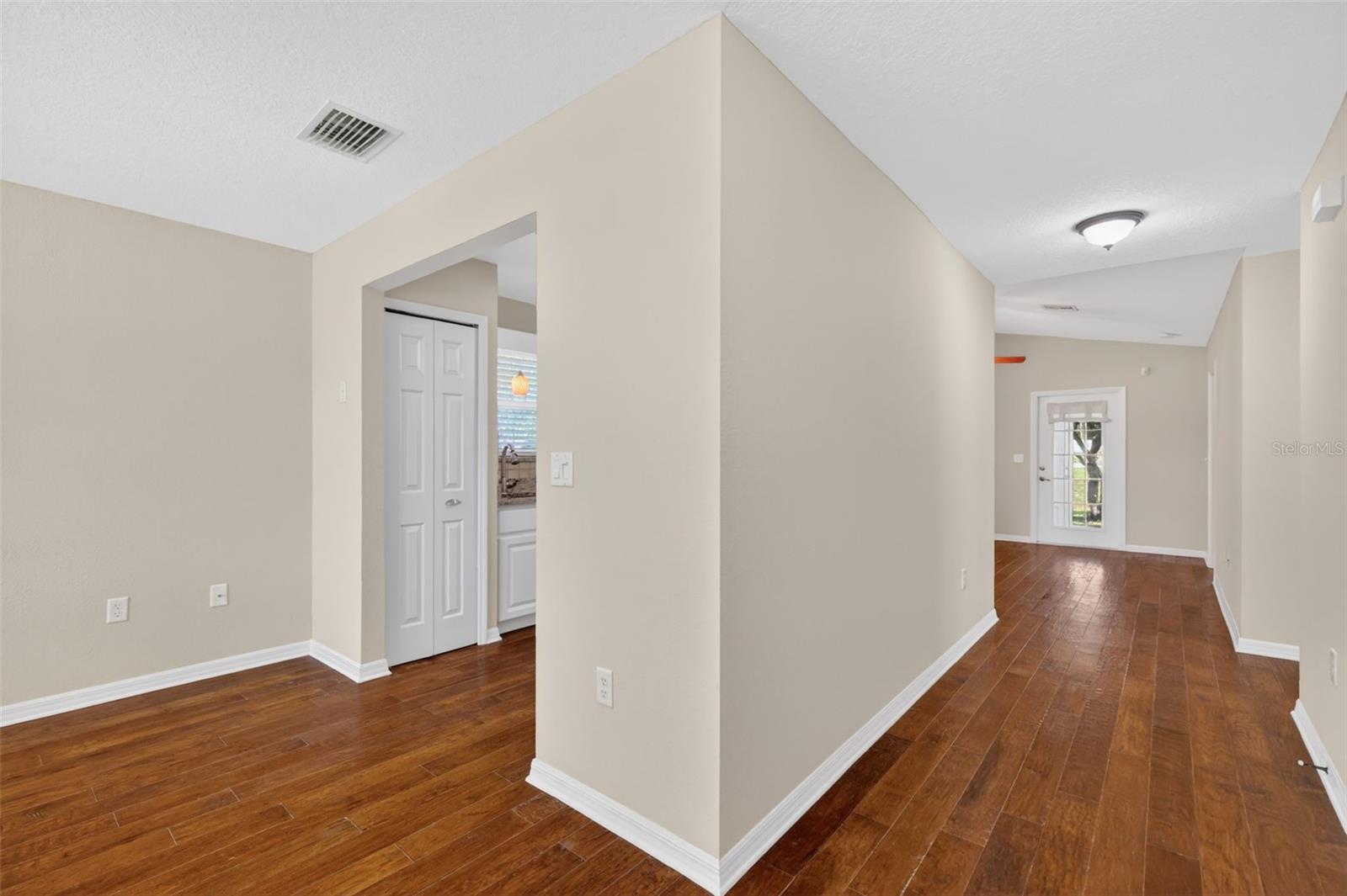 LAKE SAUNDERS POINTE - Residential