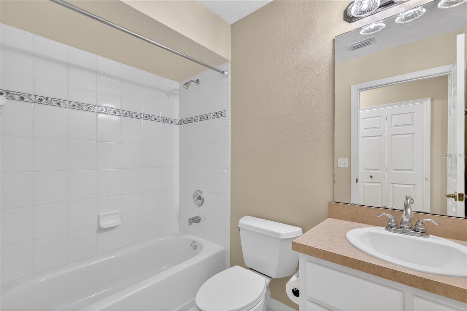 LAKE SAUNDERS POINTE - Residential