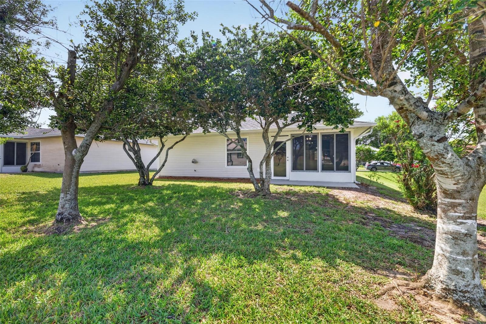 LAKE SAUNDERS POINTE - Residential