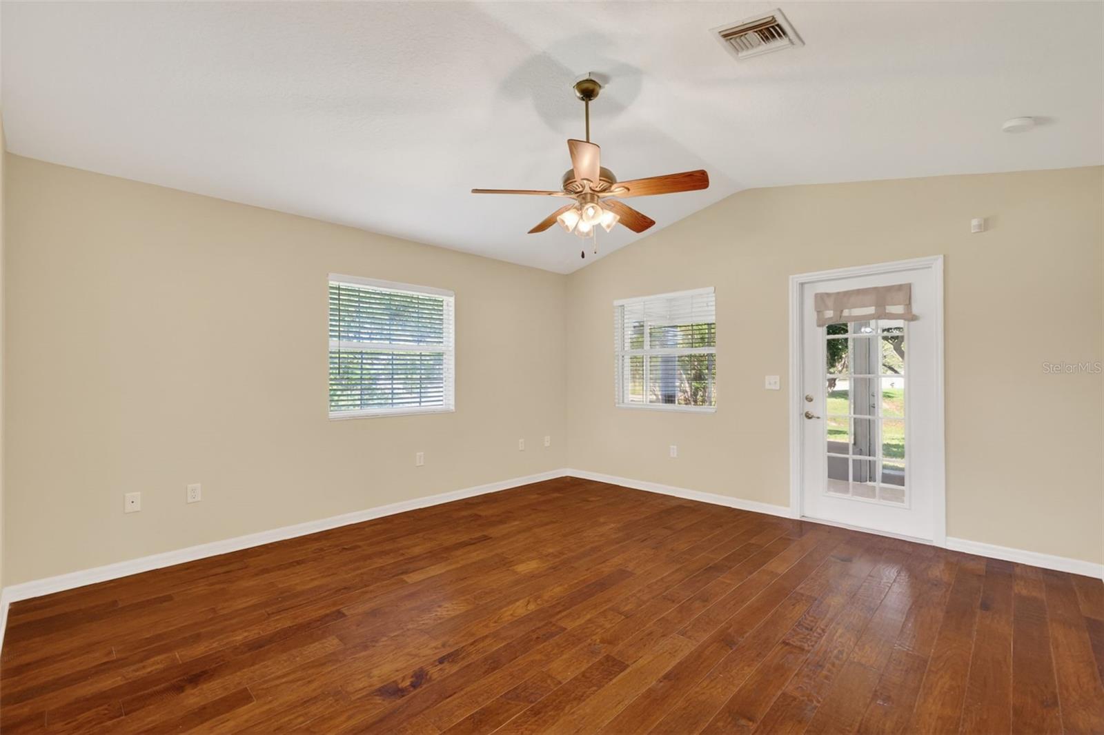 LAKE SAUNDERS POINTE - Residential