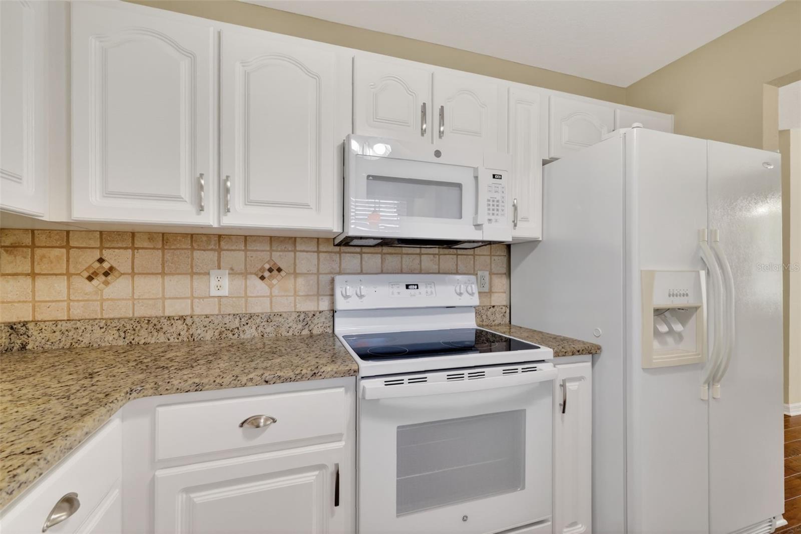 LAKE SAUNDERS POINTE - Residential