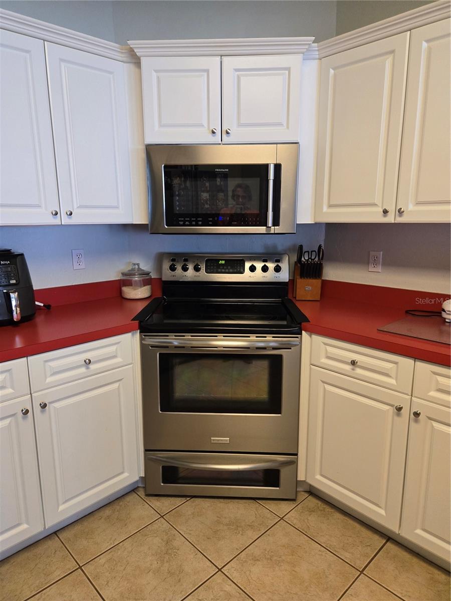 WILLIAMSBURG AT MEADOWBROOK - Residential